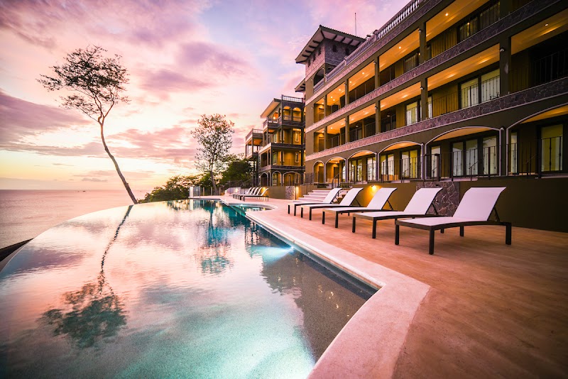 360 Splendor del Pacifico Residences